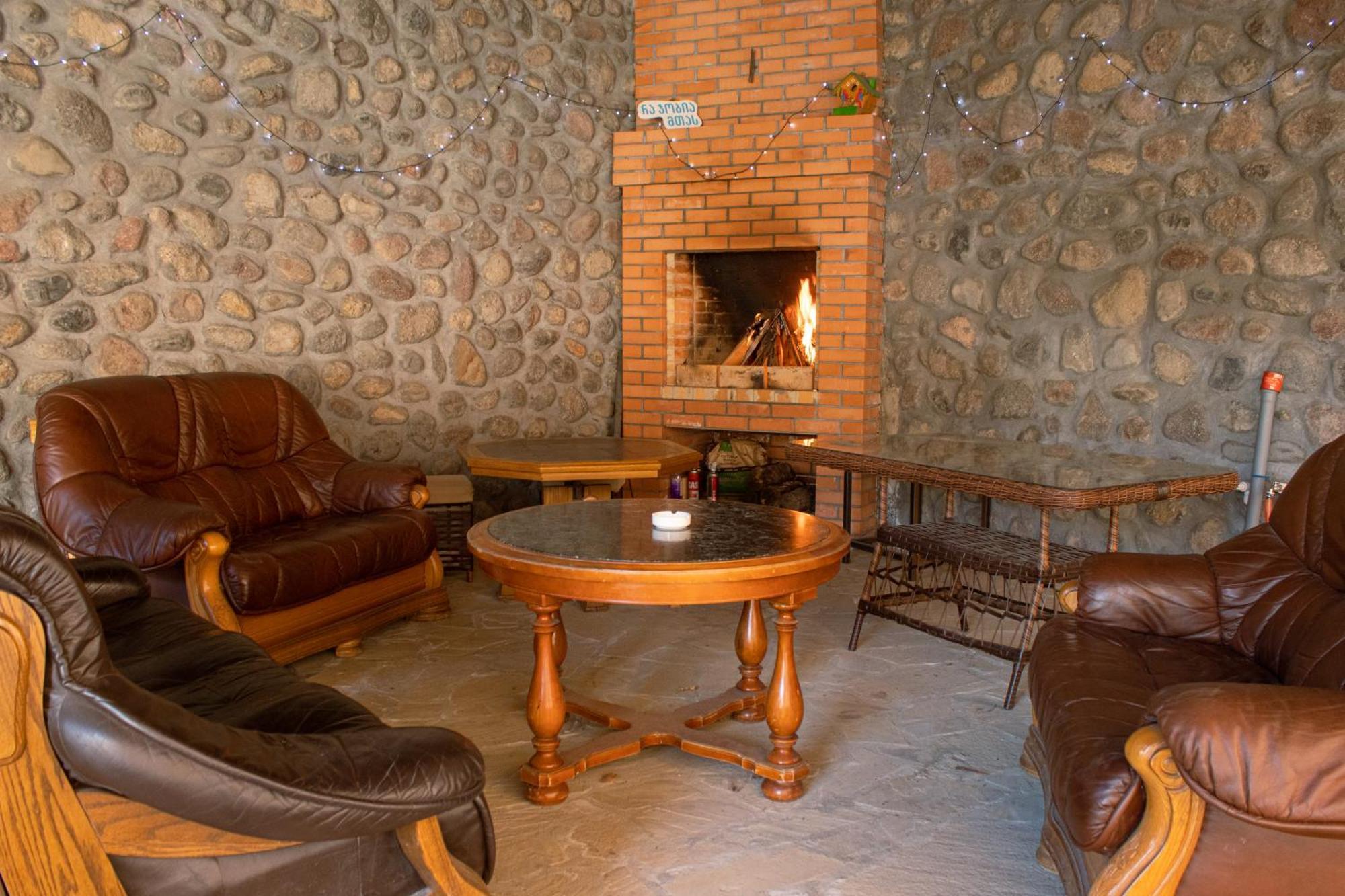 Guest House Oxygen Stepantsminda Exterior photo