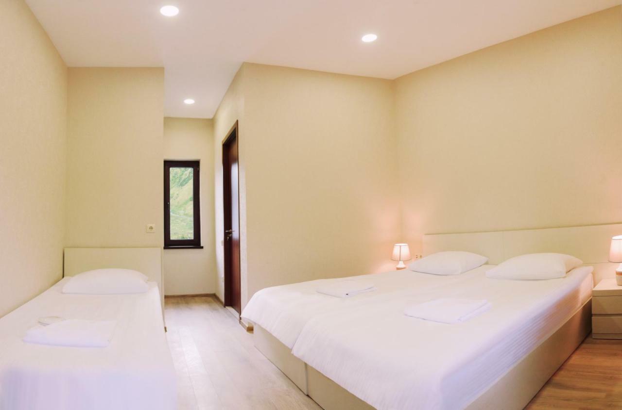 Guest House Oxygen Stepantsminda Exterior photo